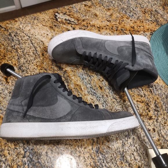 Nike SB Blazer Mid Sneakers Grey Size 10 ID 864349-006 main image 13